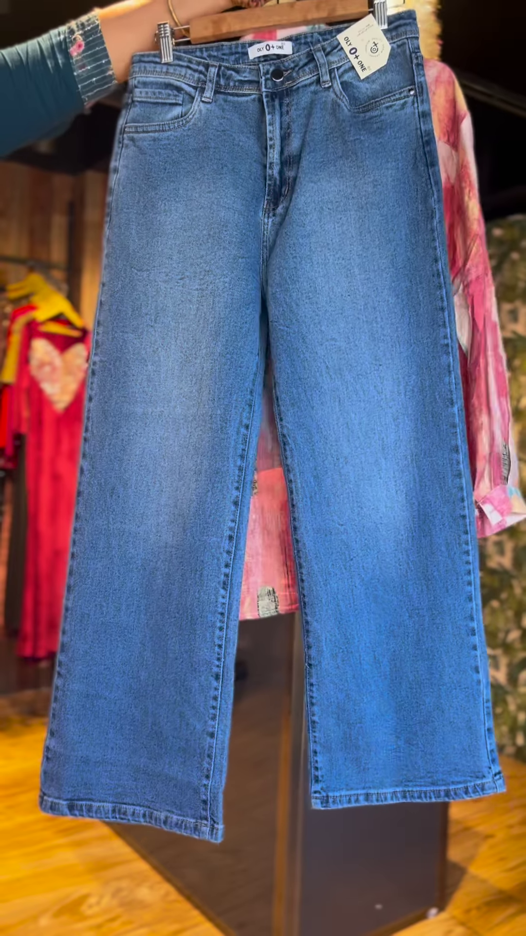 π¨ Artistic Abstract Print Oversized Shirt, Light Blue Top & Wide-Leg Jeans Ensemble π