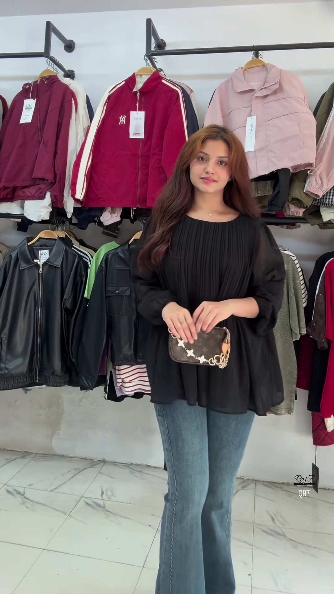 πΈ Elegant Light Pink Pleated Long-Sleeved Top & Classic Blue Jeans Ensemble π