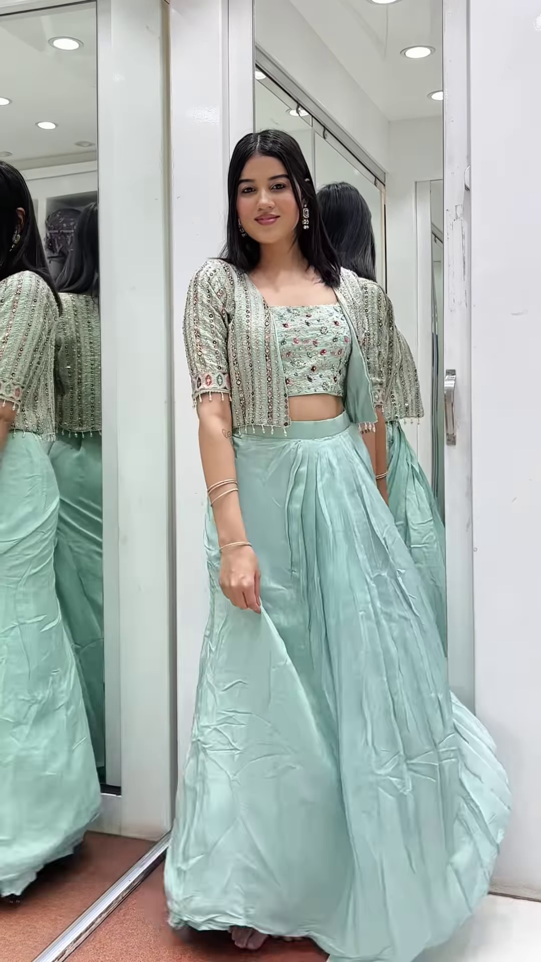 ๐ธ Safed Phoolon Vaala Lambi Baanhon Vaala Button-Down Shirt ๐ฟ