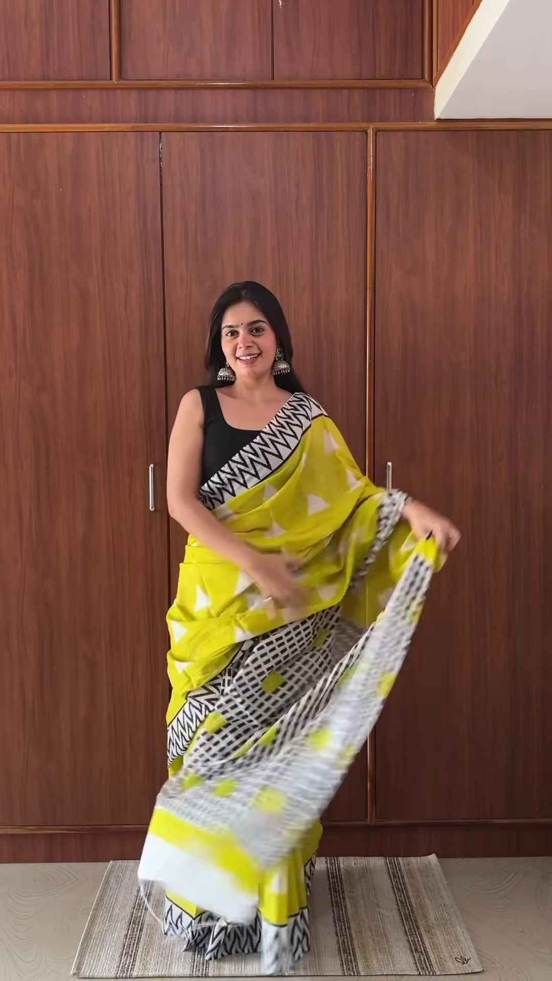 Black & White Patterned Saree in Wooden Interior – Monochrome Grace with Heritage Detailing