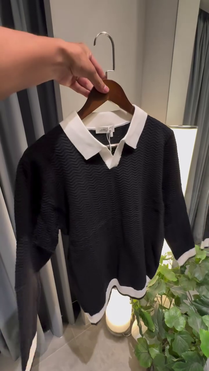 Classic Black Textured Knit Sweater with White Collar – Elegant & Versatile