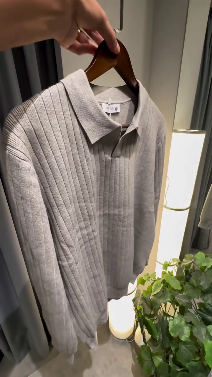 Classic Black Textured Knit Sweater with White Collar – Elegant & Versatile