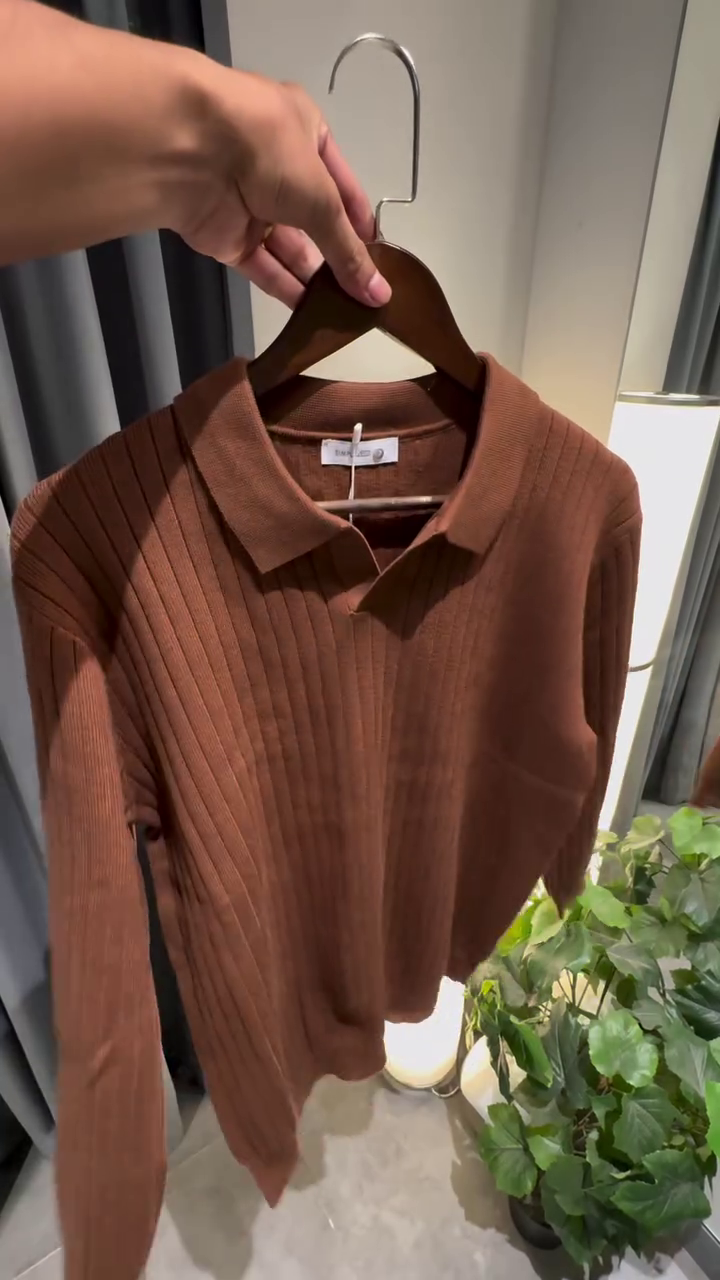 Classic Black Textured Knit Sweater with White Collar – Elegant & Versatile