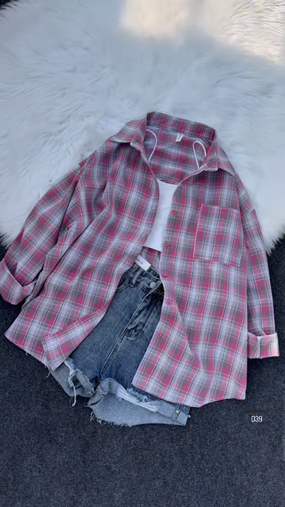 Plaid Oversized Shirt with Ripped Denim Shorts – Casual Street Style Combo for Women