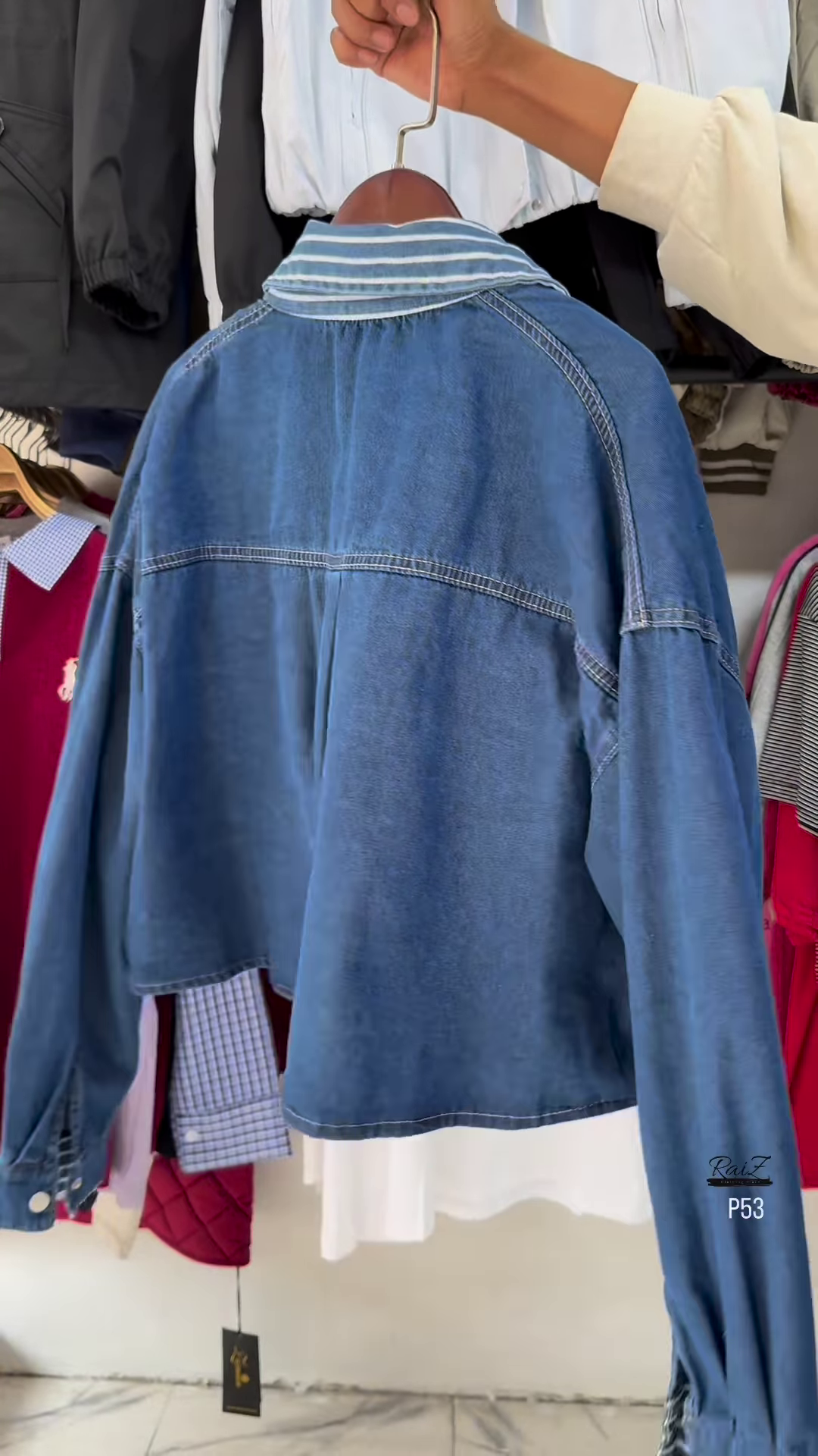 Cropped Washed Denim Shirt with White Inner – Layered Street Style Essential for Casual Chic Look