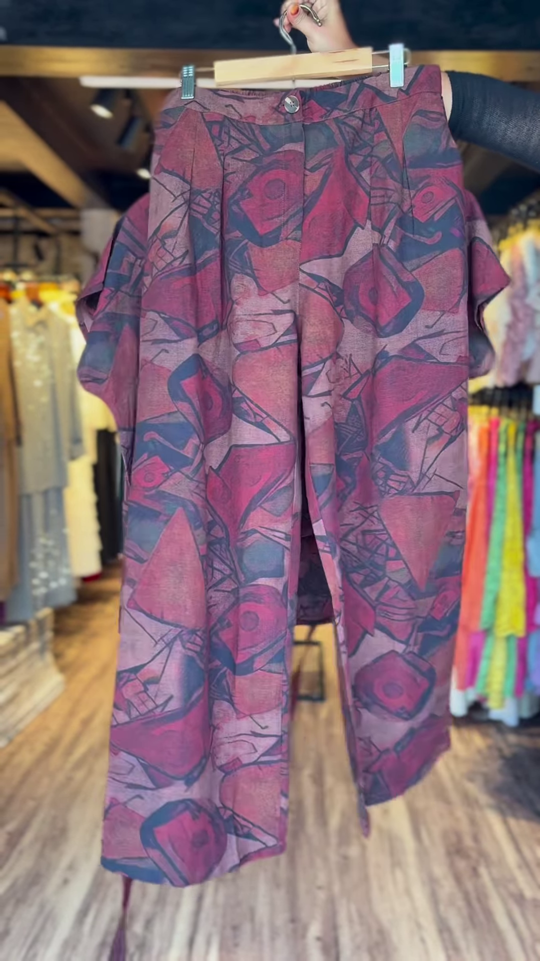 Abstract Print Co-ord Set for Women – Stylish Shirt and Shorts Combo – Casual Chic Outfit