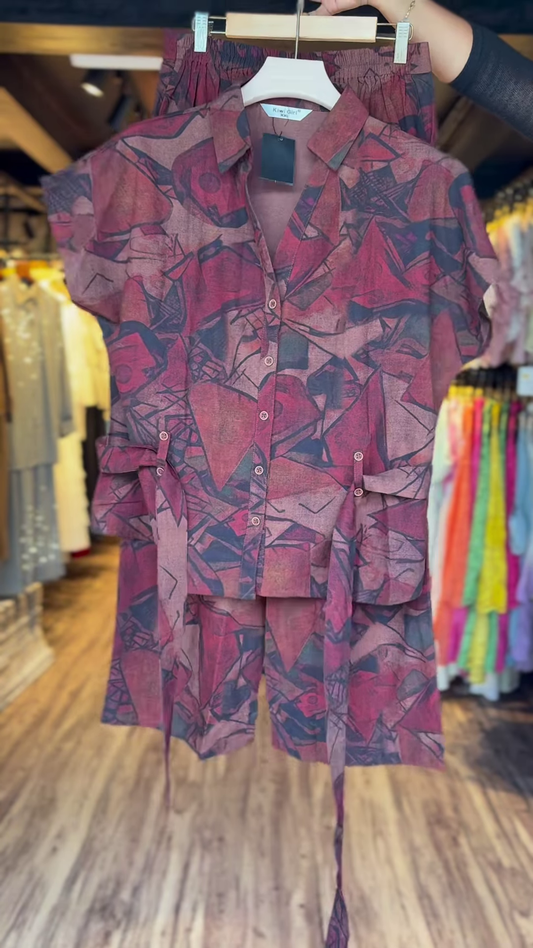 Abstract Print Co-ord Set for Women – Stylish Shirt and Shorts Combo – Casual Chic Outfit