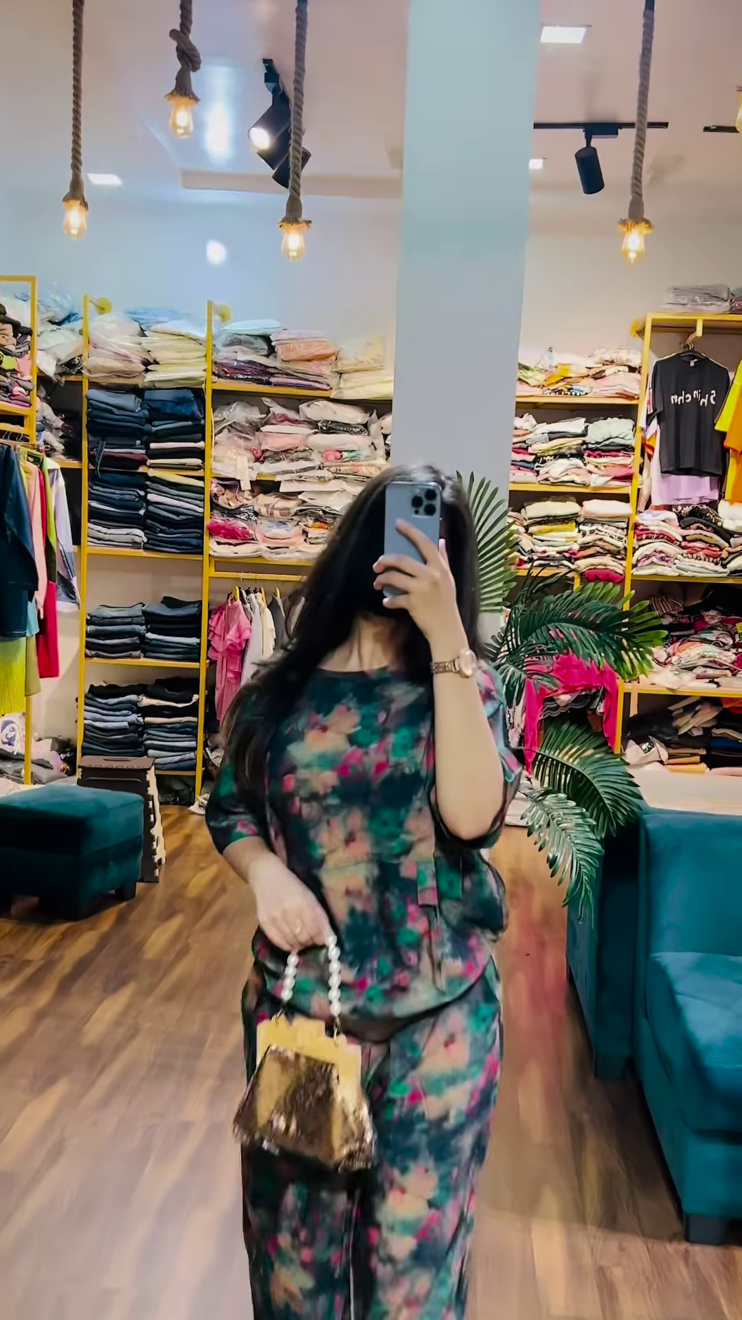 Women’s Multicolor Printed Kurta with Pearl Handle Mini Bag – Ethnicwear Store Mirror Portrait Look