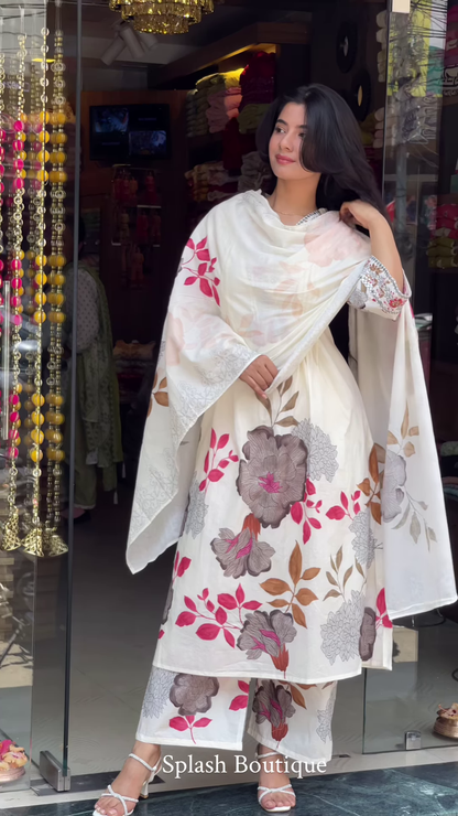 Women’s White Floral Printed Kurta Set with Dupatta – Ethnicwear Storefront Portrait Ensemble