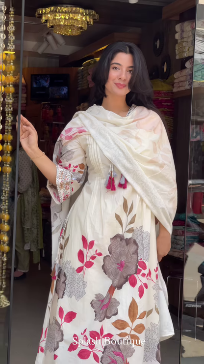 Women’s White Floral Printed Kurta Set with Dupatta – Ethnicwear Storefront Portrait Ensemble