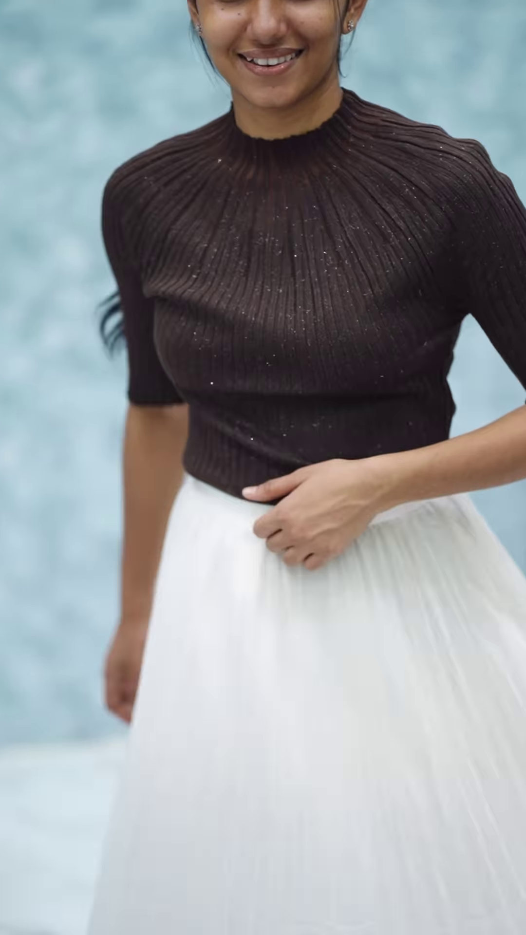 Women’s Pink Ribbed Half-Sleeve Top with Black Pleated Mini Skirt – Chic Contrast Casualwear Ensemble