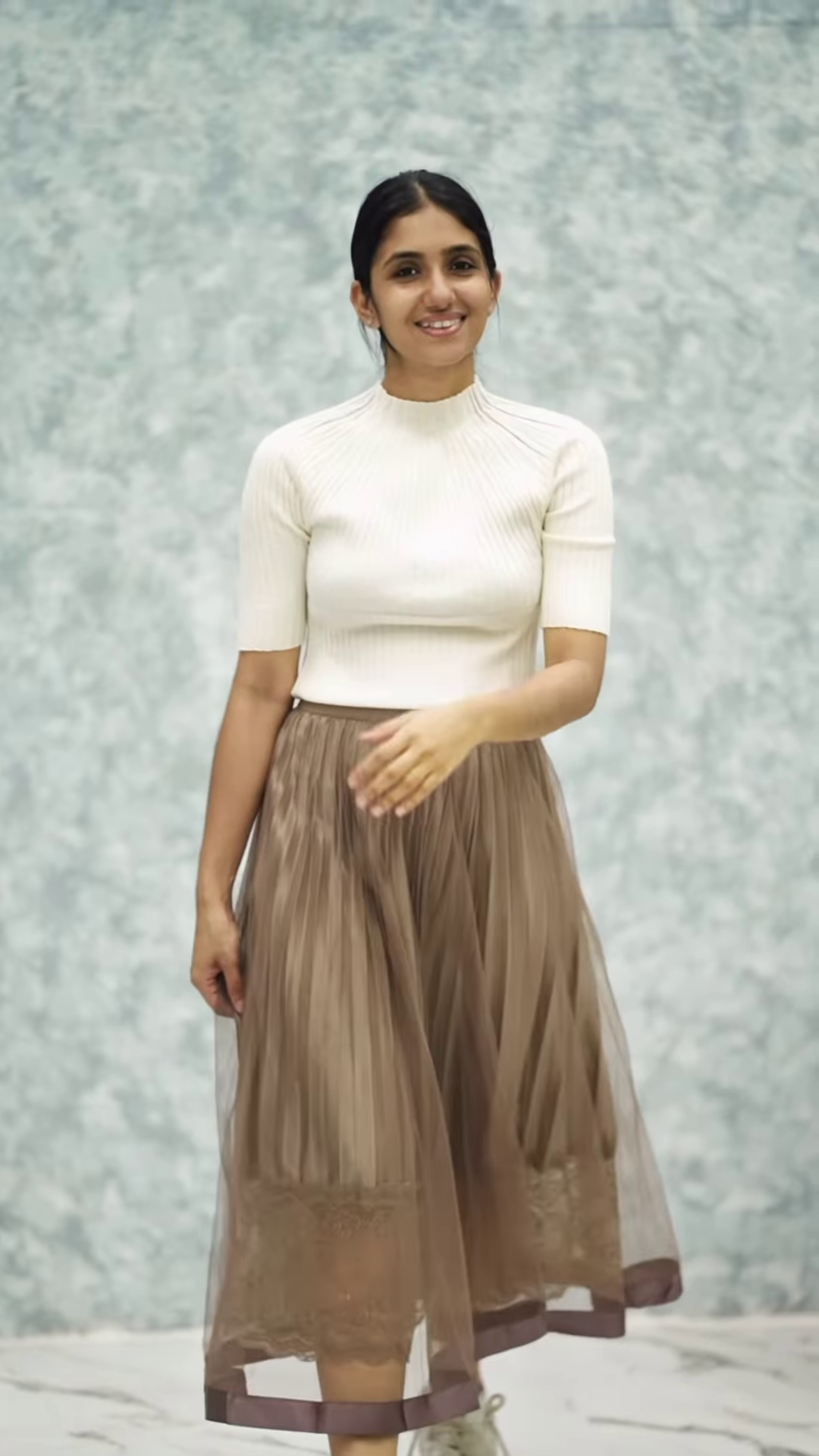 Women’s Pink Ribbed Half-Sleeve Top with Black Pleated Mini Skirt – Chic Contrast Casualwear Ensemble