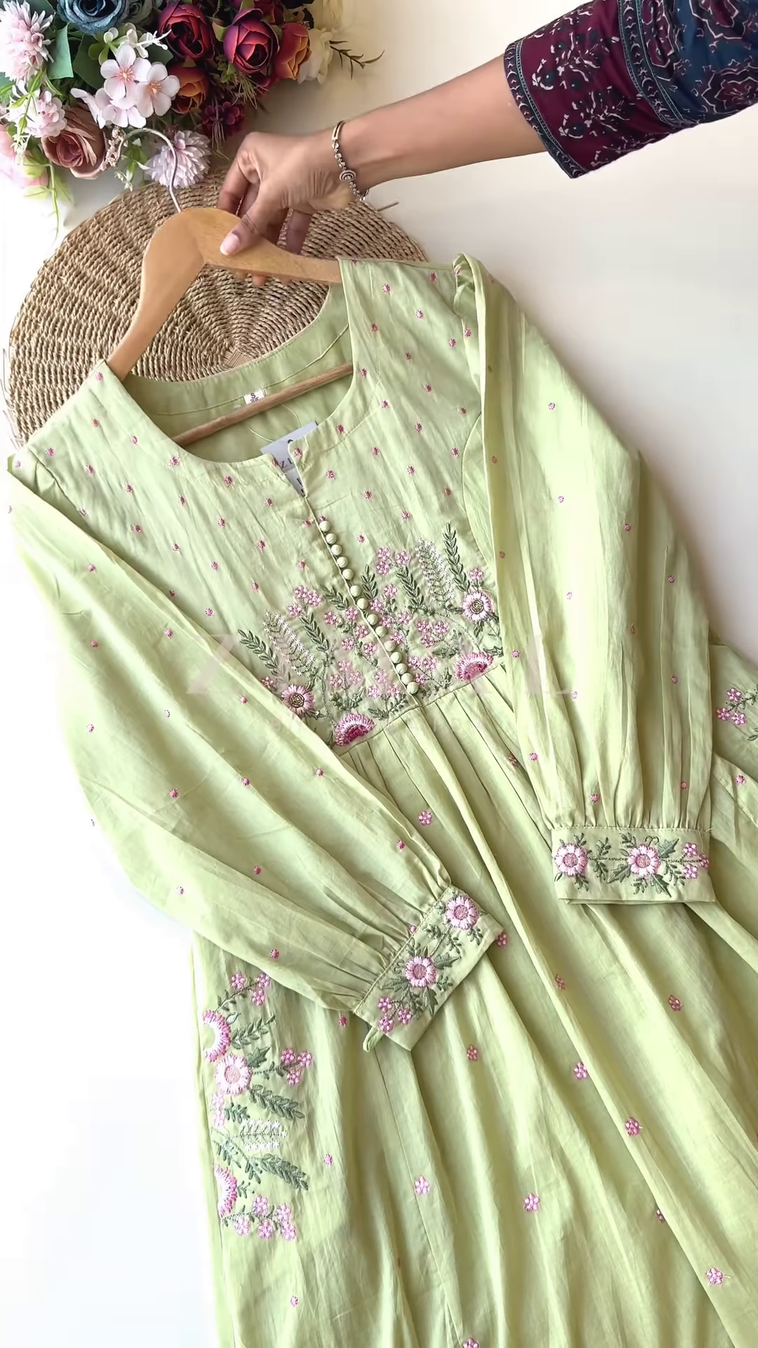 Women’s Light Green Floral Embroidered Long Kurti – Pastel Ethnicwear with White-Pink Motifs & Sleeve Detailing