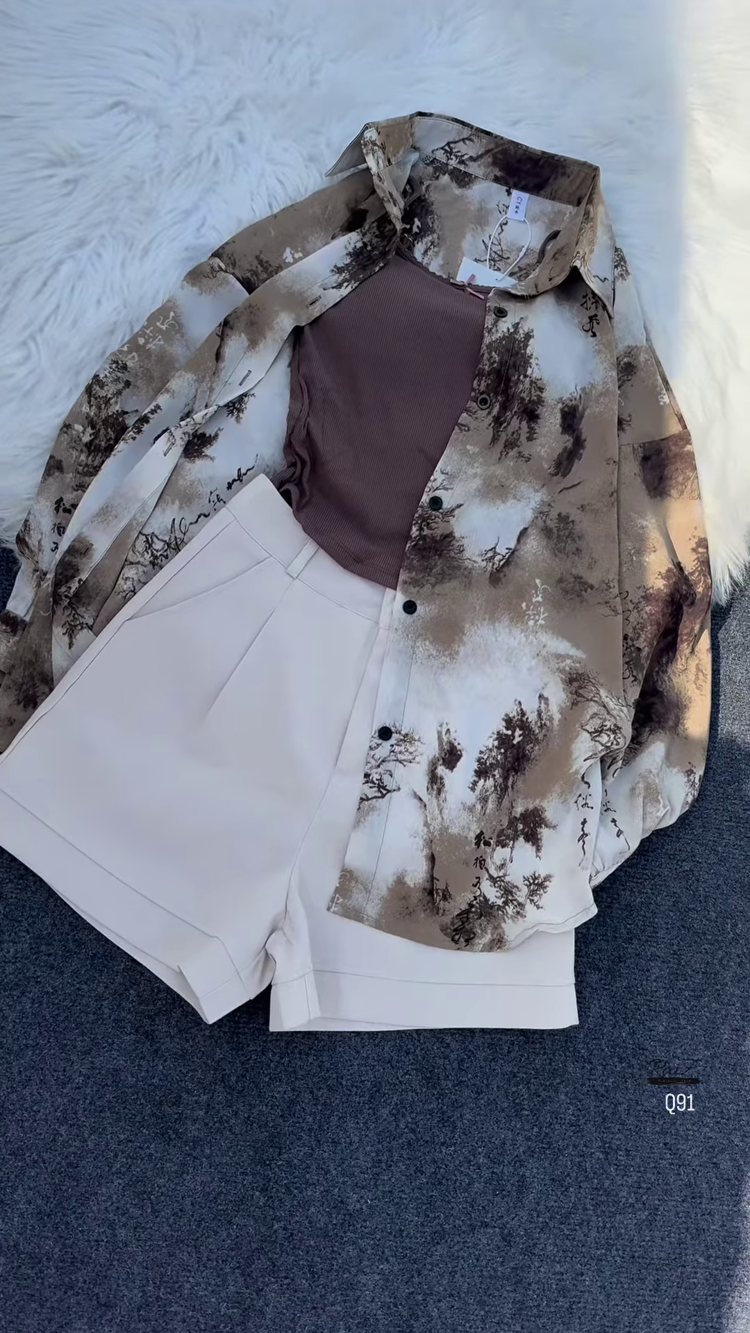 🌼 Effortlessly Chic Grey Floral Print Oversized Shirt & White Shorts Set 🤍