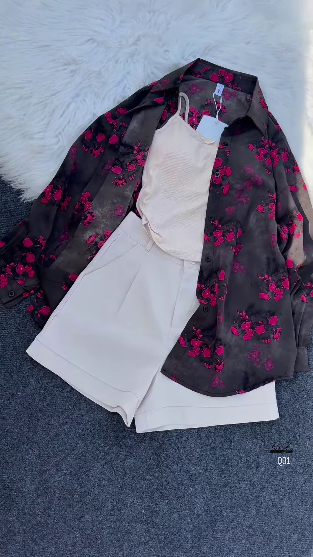 🌼 Effortlessly Chic Grey Floral Print Oversized Shirt & White Shorts Set 🤍