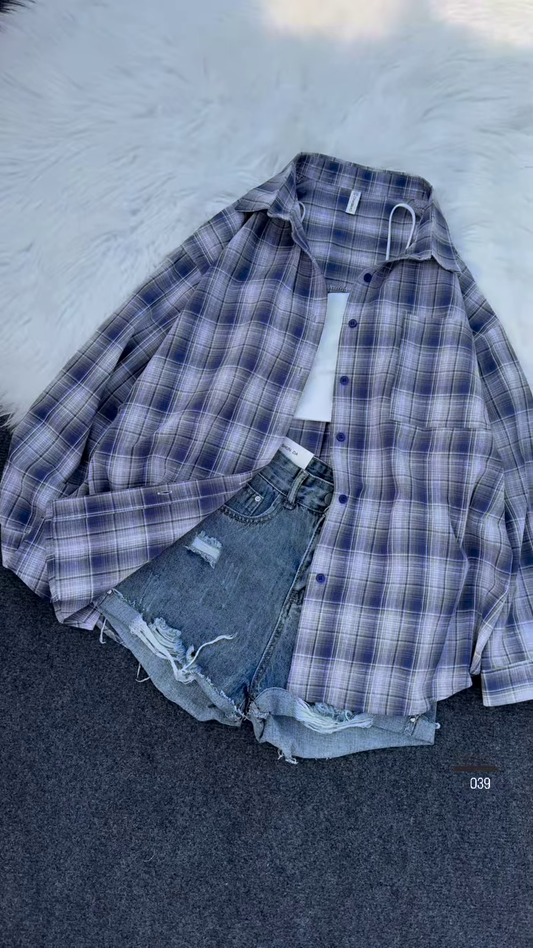 💙 Casual Cool Blue & White Plaid Oversized Shirt with Distressed Denim Shorts 👖