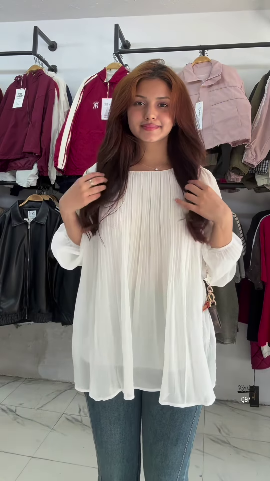 🌸 Elegant Light Pink Pleated Long-Sleeved Top & Classic Blue Jeans Ensemble 👖