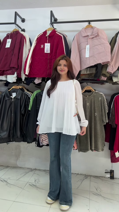 🌸 Elegant Light Pink Pleated Long-Sleeved Top & Classic Blue Jeans Ensemble 👖