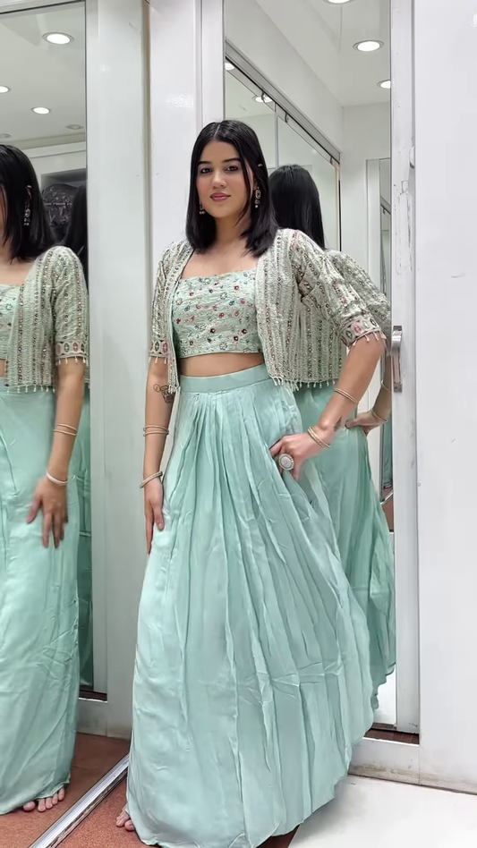 🌸 Safed Phoolon Vaala Lambi Baanhon Vaala Button-Down Shirt 🌿