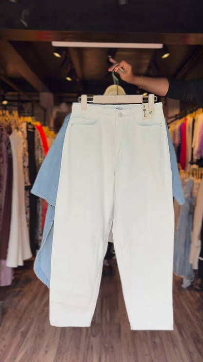 Elegant White Dress with Ruffled Hem and Bow Detail