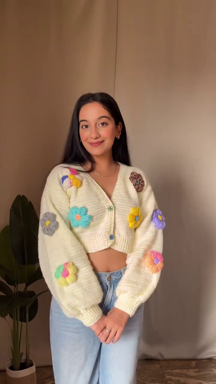 Chic Beige Textured Button-Up Cropped Cardigan – Stylish & Cozy