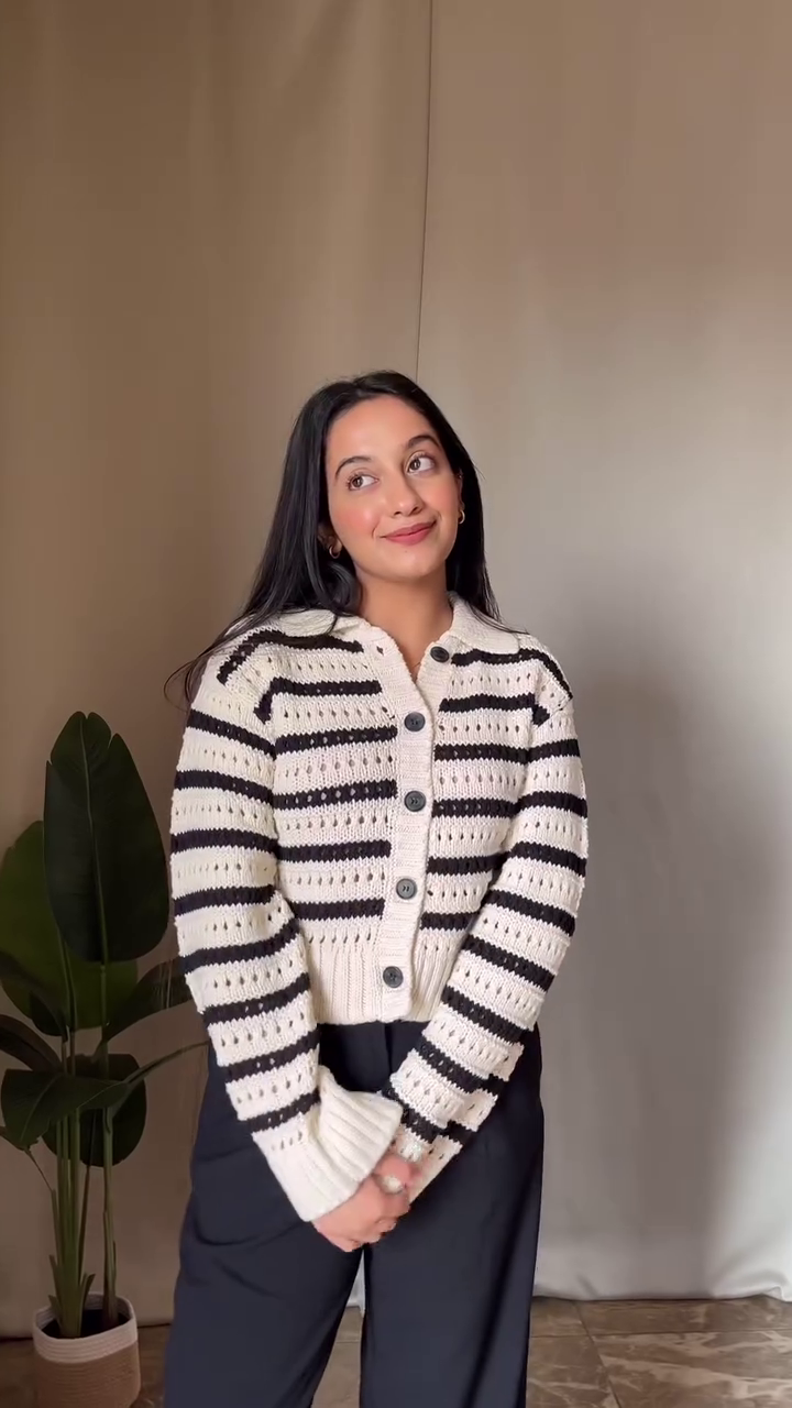 Chic Beige Textured Button-Up Cropped Cardigan – Stylish & Cozy