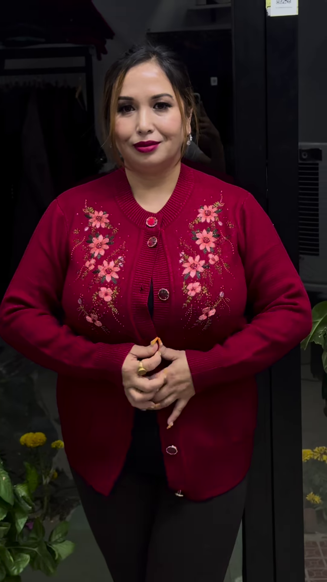 Embroidered Floral Cardigan – Elegant Warmth with Everyday Comfort 🌸🧥