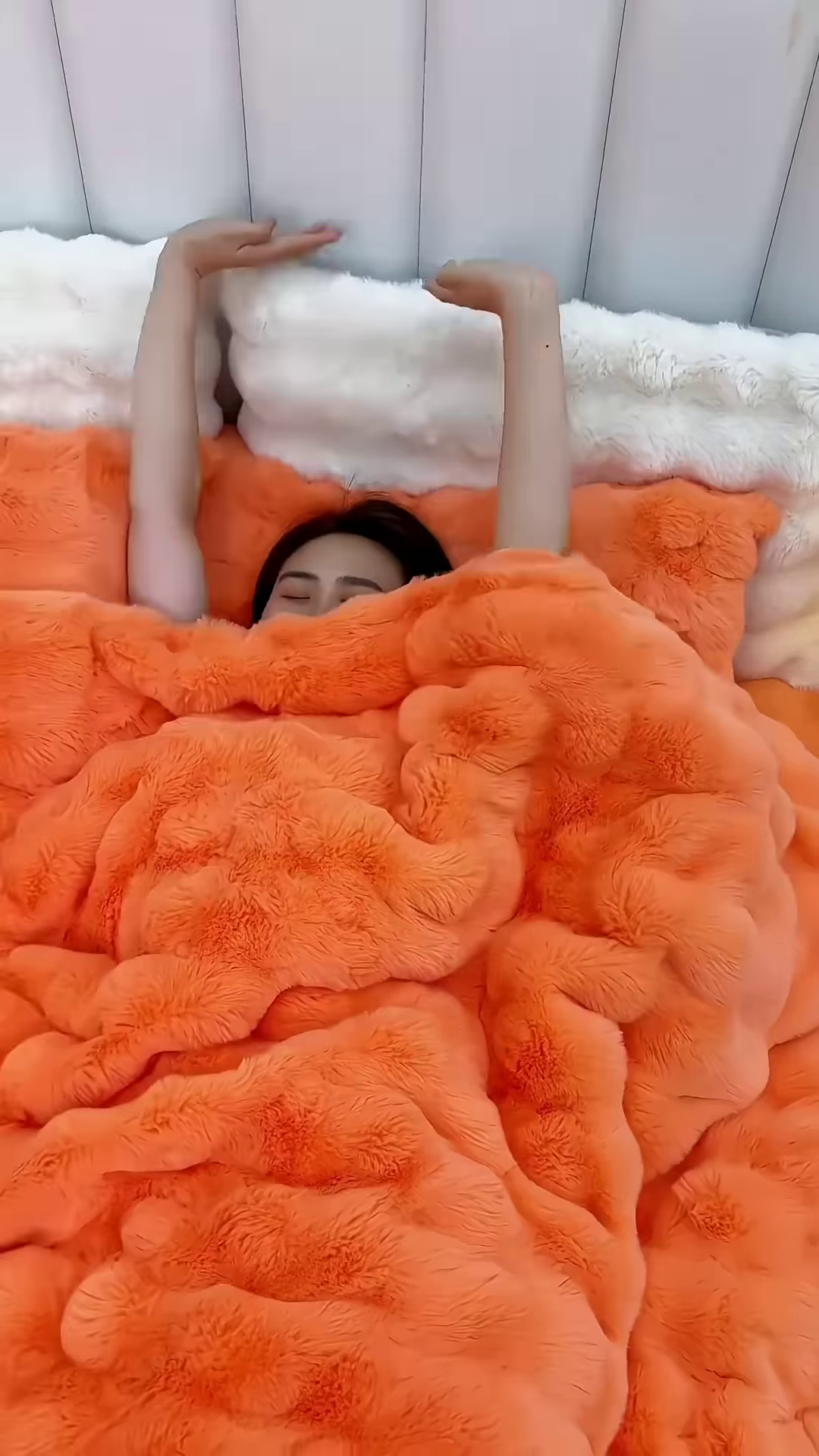 Fluffy Orange Blanket 🧡 Ultra-Soft Winter Comfort – Ideal for Lounging & Layering