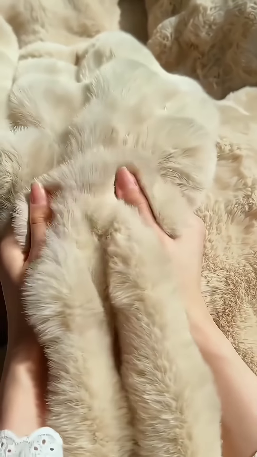 Fluffy Orange Blanket 🧡 Ultra-Soft Winter Comfort – Ideal for Lounging & Layering