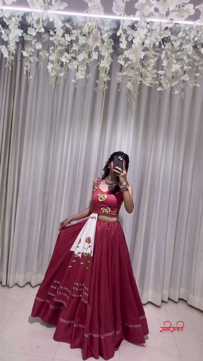 Red Lehenga Choli Set with White Floral Dupatta – Ethnic Embroidery Paired with Light Feminine Grace