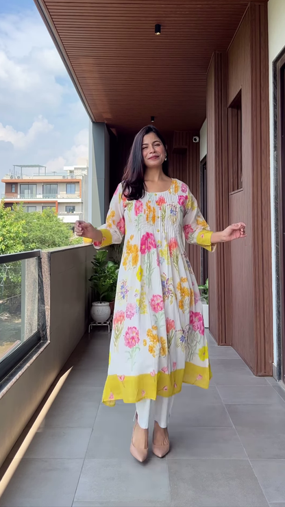 Lavender Embroidered Kurta Set with Balcony Backdrop – Soft Sophistication in Urban Serenity