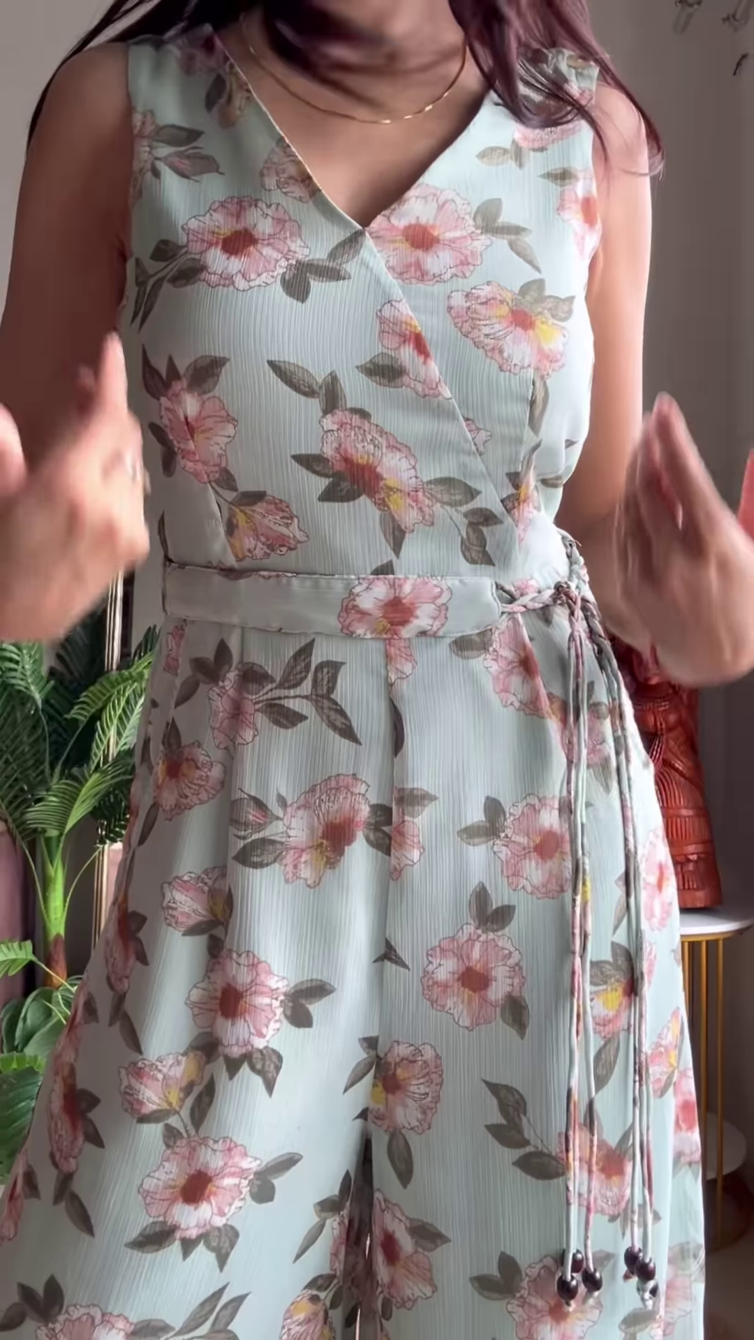 Blush Floral Maxi Dress in Boho-Chic Interior – A Whimsical Blend of Style and Space