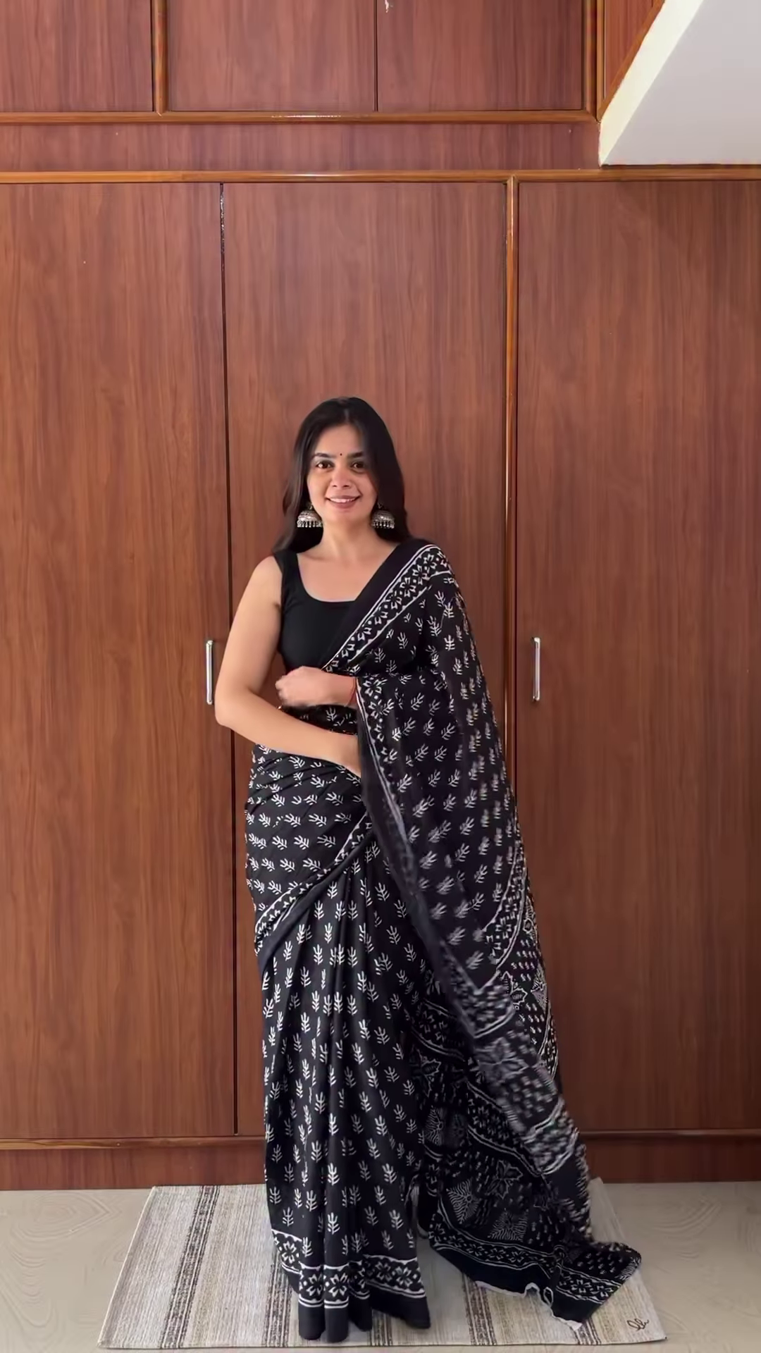 Black & White Patterned Saree in Wooden Interior – Monochrome Grace with Heritage Detailing