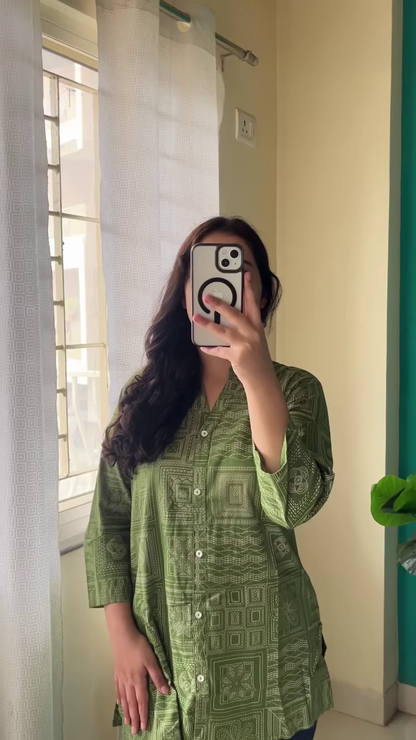 Rust Floral Blouse with Blue Denim – Casual Chic for Everyday Stories