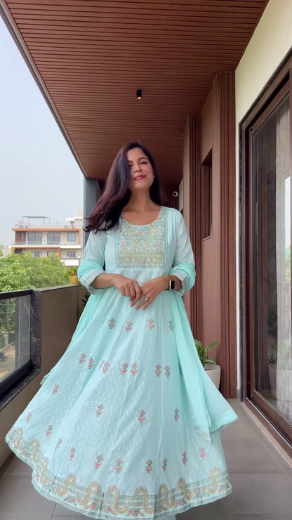 Rosy Gold Kurta Ensemble with Balcony Elegance – Grace in Every Fold